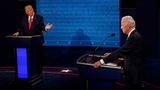 Vielleicht hätten die Politikexperten 2016 mit ihrem Label der "schlimmsten TV-Debatte ever" noch vier Jahre warten sollen. Als Präsident Donald Trump (l.) und sein demokratischer Herausforderer Joe Biden (r.) zu ihrer ersten Debatte 2020 aufeinandertreffen, vergehen keine fünf Minuten bis die Fetzen fliegen.  Trump, der in Umfragen weit zurückliegt, redet in einer Tour drauf los und lässt Biden und selbst Moderator Chris Wallace kaum zu Wort kommen. Er attackiert Bidens wirtschaftliche Bilanz, seine "linke Radikalität" und schließlich sogar seinen Sohn Hunter. Sobald Biden reagieren will, unterbricht er ihn wieder, um ihn aus dem Konzept zu bringen. Irgendwann platzt selbst dem erfahrenen Demokraten der Kragen: "Halten Sie die Klappe, Mann! Das ist so unpräsidentschaftlich."  Die zweite Debatte sagt Trump ab. Für das letzte Duell mit Biden schlägt er dann einen zurückhaltenderen Ton an. Die Wechselwähler kann er damit nicht mehr überzeugen. Biden gewinnt die Wahl. Trump erfindet die Mär des "gestohlenen Sieges". Am 6. Januar 2021 stürmen seine Anhänger das Kapitol. Zwei Wochen später wird Biden vereidigt – als Präsident einer zutiefst gespaltenen Nation