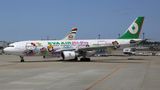 Flugzeug von Eva Air mit Hello-Kitty-Muster