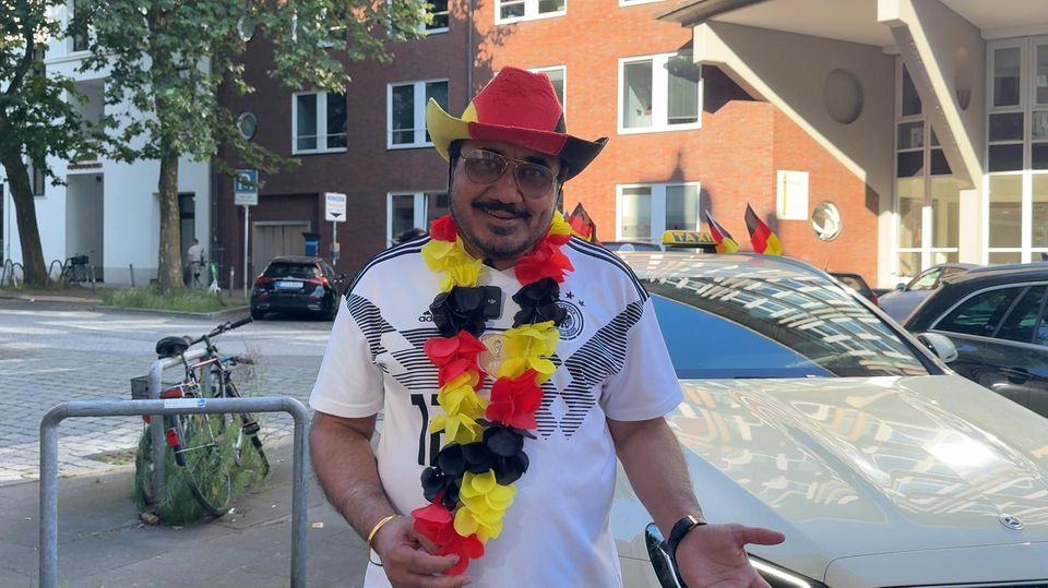 EM 2024: Sänger der inoffiziellen "Bollywood"-Hymne im Interview EM 2024: Sänger der inoffiziellen "Bollywood"-Hymne im Interview