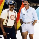 Tom Selleck (r.) in einer Filmszene aus "Magnum"