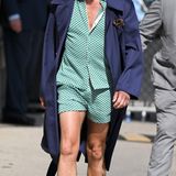 Chris Pine im grünweiß kariertem Pyjama-Look