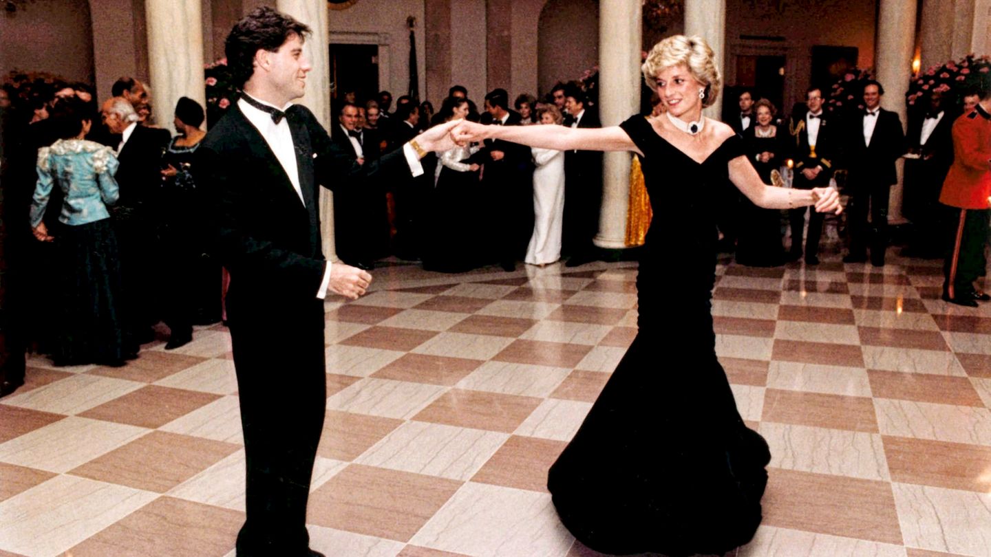 Adel: Bis zu 900.000 US-Dollar pro Stück: Ikonische Kleidung von Prinzessin Diana teuer versteigert
