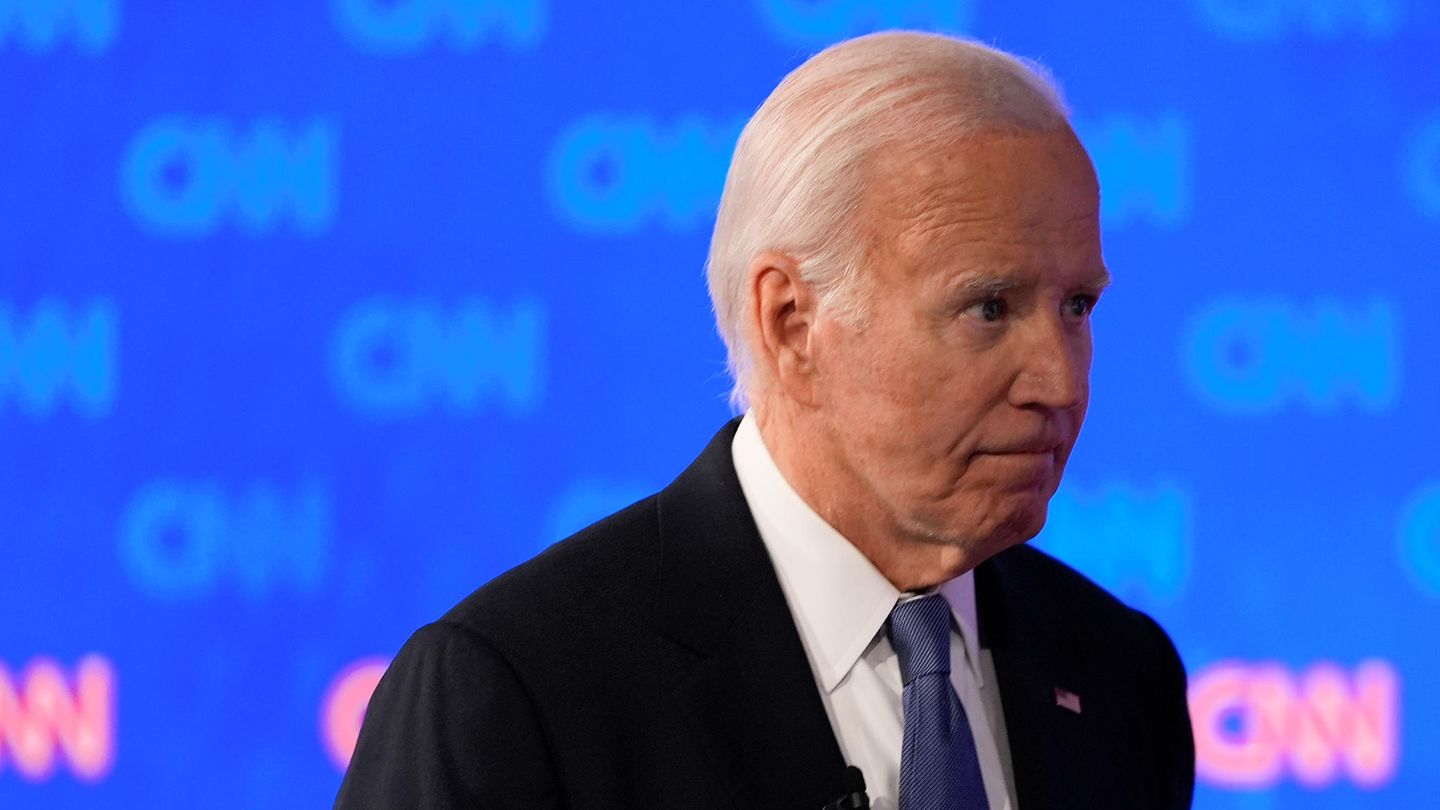 Joe Biden nach dem TV-Duell, das Gesicht halb im Schatten