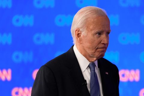 Joe Biden nach dem TV-Duell, das Gesicht halb im Schatten