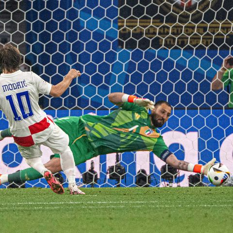 Großes Drama in der Vorrunde der EM: Der Kroate Luka Modrić scheitert im Elfmeterduell an Italiens Schlussmann Gianluigi Donnarumma   