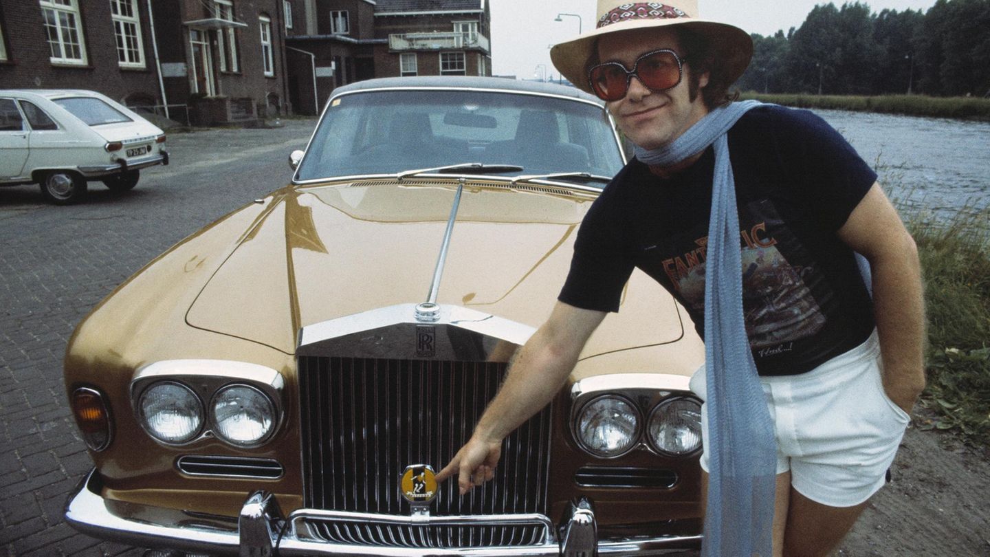 Elton John 1976