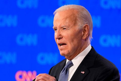Ex-Präsident Donald Trump (l.) und Amtsinhaber Joe Biden während ihrer Fernsehdebatte in Atlanta
