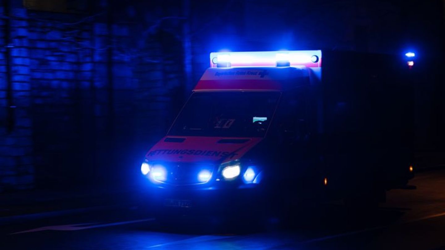 Aichen: Mann versucht rollendes Auto zu stoppen: Schwer verletzt