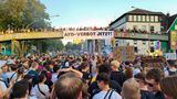 Eine weitere Demonstration, die durch Essen zieht. Die Stadt ist an diesem Wochenende im Ausnahmezustand