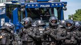 Ein Großaufgebot der Polizei sichert den AfD-Parteitag ab. 4000 Beamte sind an diesem Wochenende im Einsatz.