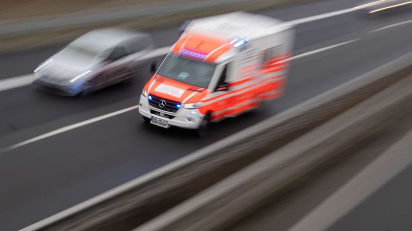 Erzgebirge: Eine Tote und zwei schwer verletzte Kinder bei Unfall
