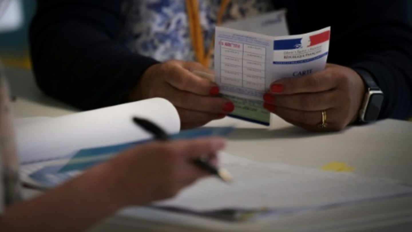 Richtungsentscheidung in Frankreich: Rechtspopulisten bei Parlamentswahl Favoriten