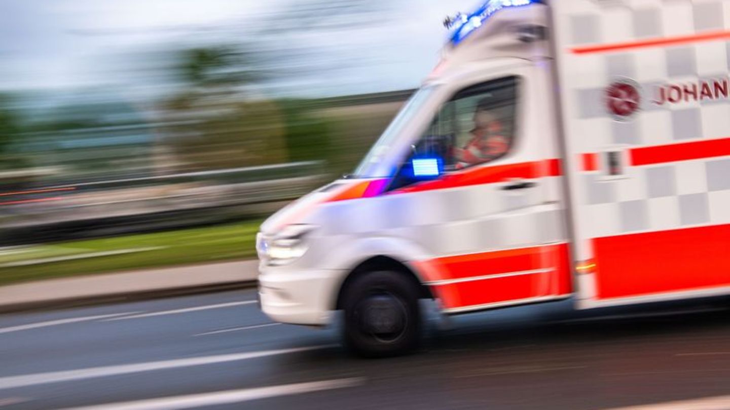 Unfall mit Tram: 80-jährige bei Zusammenstoß mit Tram schwer verletzt