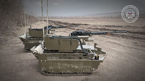 Der russische Courir ist eine komplexe Bodendrohne (UGV),  hier mit ferngesteuerter Waffenstation.