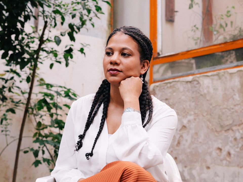 Jaonna Peprah ist Aktivistin und setzt sich bei der Initiative Schwarzer Mensch in Deutschland (ISD) ein. Jaonna Peprah ist Aktivistin und setzt sich bei der Initiative Schwarzer Mensch in Deutschland (ISD) ein.