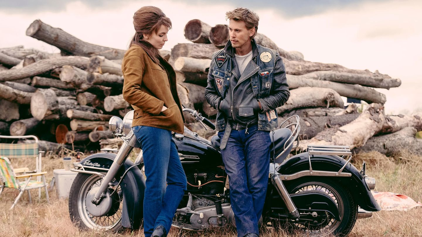 Motorrad-Gang-Nostalgie in "The Bikeriders" Jodie Comer und Austin Butler in "The Bikeriders"