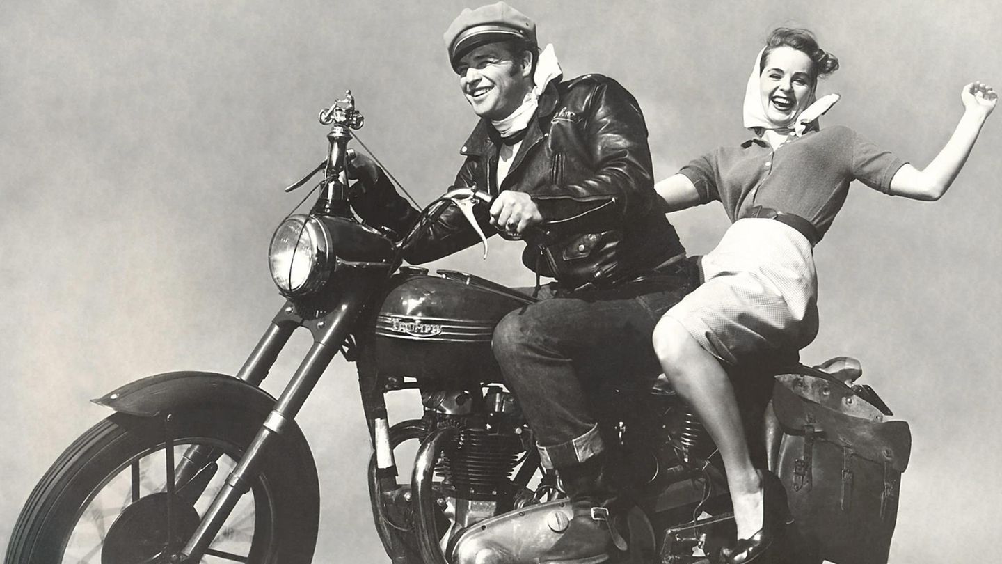 Marlon Brando und Mary Murphy in The Wild One
