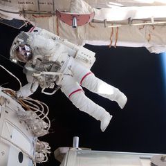 Raumfahrt: Astronaut beim Außenbordeinsätze auf der ISS