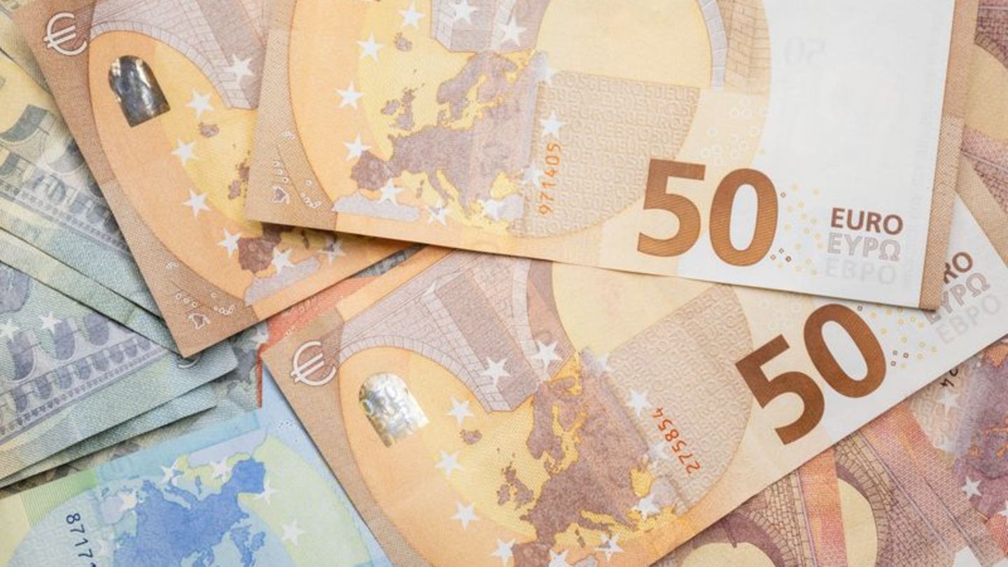 Glück im Unglück: Ehrlicher Finder gibt 16.000 Euro Bargeld bei Polizei ab
