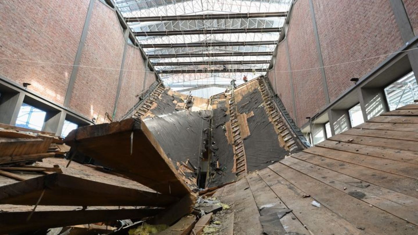 Kassel: Eingestürztes Kirchendach: Bergung steht vor Abschluss