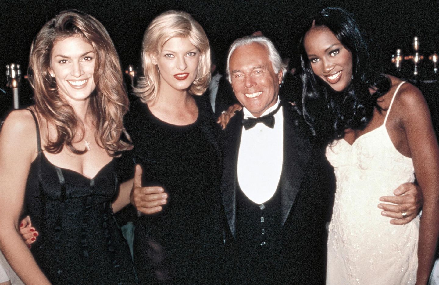Giorgio Armani mit drei Models Giorgio Armani mit drei Models