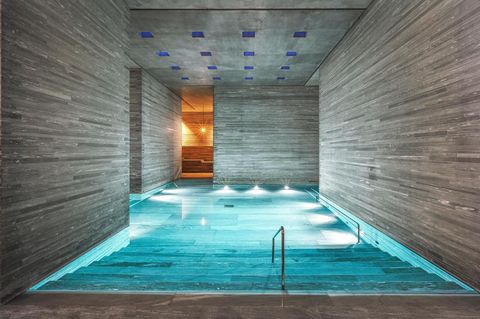 Innenansicht der Therme Vals auf einen Pool
