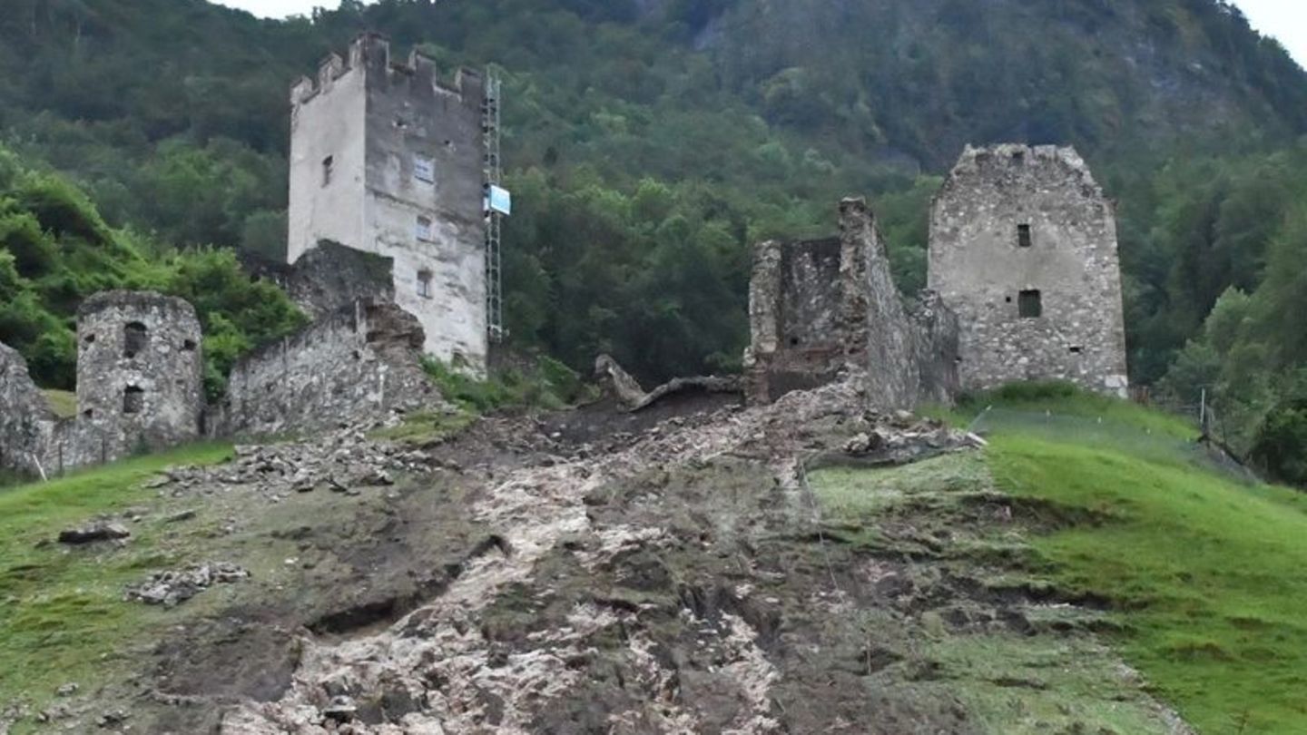 Unwetter-Folgen: Burg Falkenstein: Regenmassen legen historische Funde frei