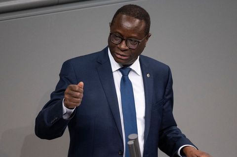 Der SPD-Politiker Karamba Diaby bei einer Rede