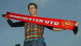 Sein Wechsel zu Sporting sollte sich als Karrieresprungbrett entpuppen. Nach nur einem Jahr bei den Profis ging es für ihn zu Manchester United nach England. Dort erbte er die Nummer 7 von David Beckham