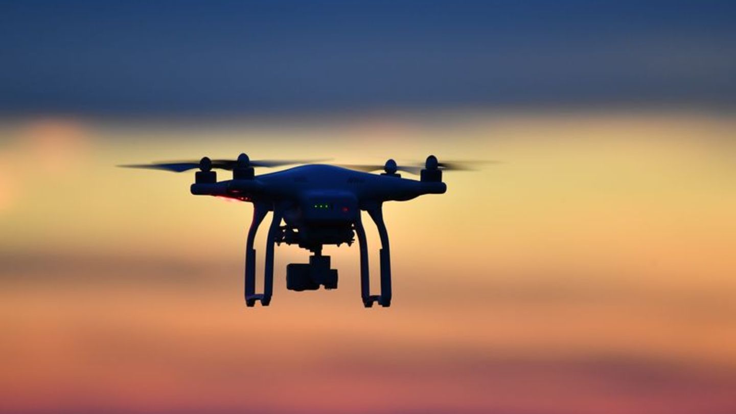 Kriminalität: Drohnen beeinträchtigen Flugverkehr - Polizei ermittelt