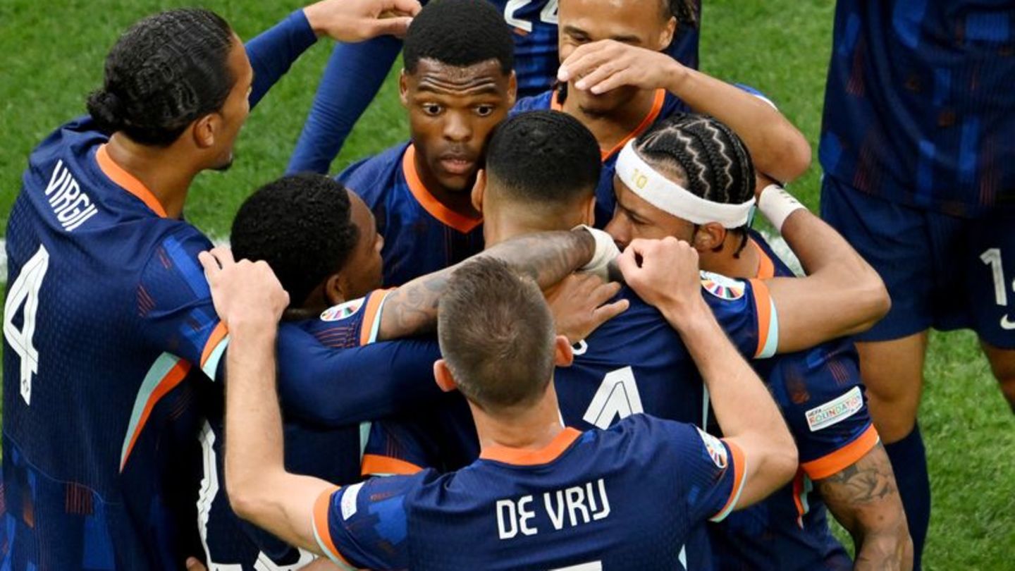Fußball-EM: Niederlande jubeln über 3:0 - Erstes Viertelfinale seit 2008