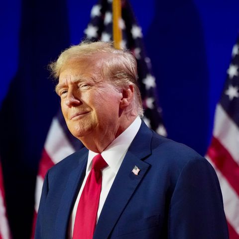 Donald Trump schaut siegesgewiss