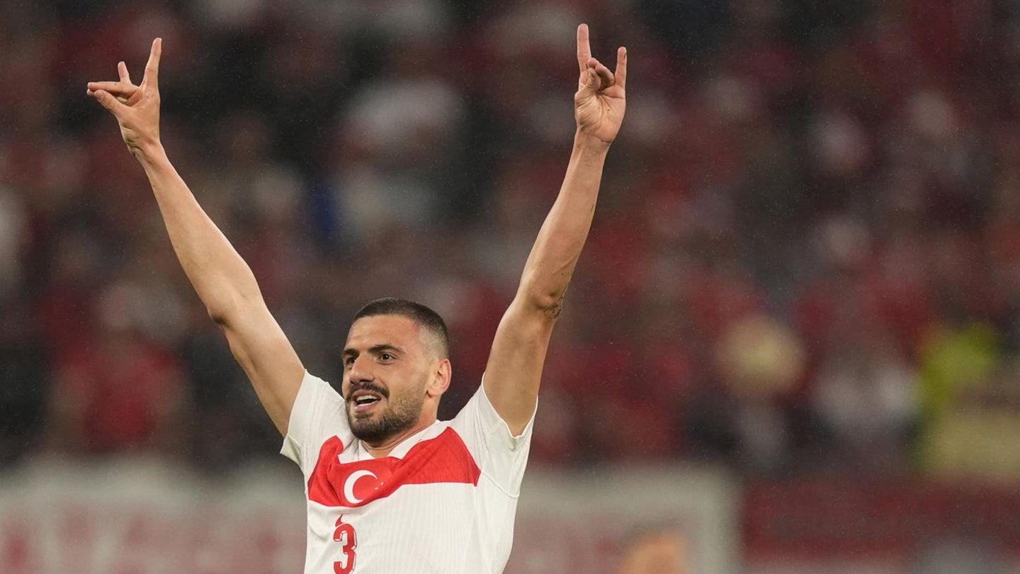 Österreich gegen Türkei : Türkischer Nationalspieler Demiral feiert Tor mit faschistischem Wolfsgruß