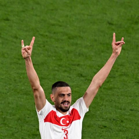 Merih Demiral jubelt mit dem Wolfsgruß