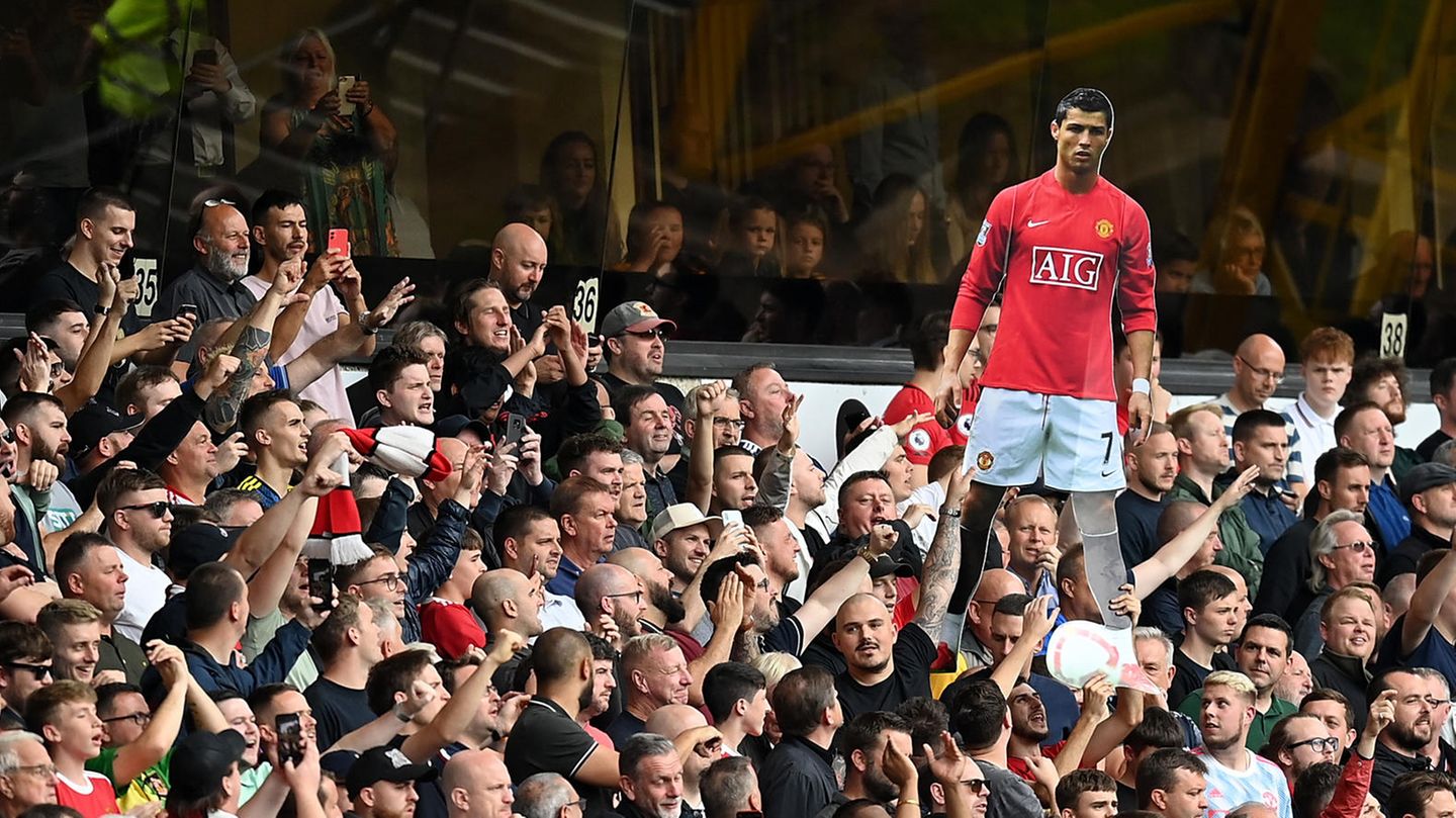 Für gerade einmal 17 Millionen Euro Ablöse ging es für Ronaldo im Jahr 2021 zurück zu Manchester United, dem Klub, der ihn groß gemacht hat. Doch wie es manchmal so ist, die aufgewärmte alte Liebe sollte nicht so recht funktionieren