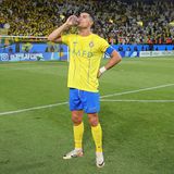 2023 folgte Cristiano Ronaldo dem Ruf des Geldes... ähm, der "sportlichen Herausforderung" nach Saudi-Arabien zu Al-Nassr. Fußball auf mittelprächtigem Niveau, das ist seither Ronaldos sportlicher Alltag