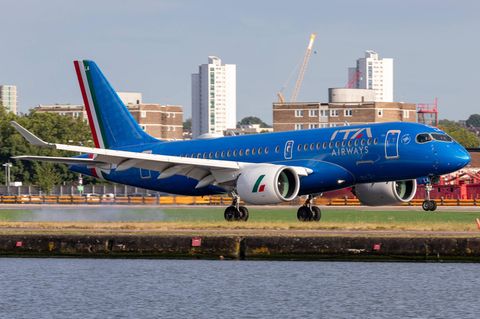 Ein Flugzeug der italienischen Fluggesellschaft Ita, die balt teilweise zu Lufthansa gehört