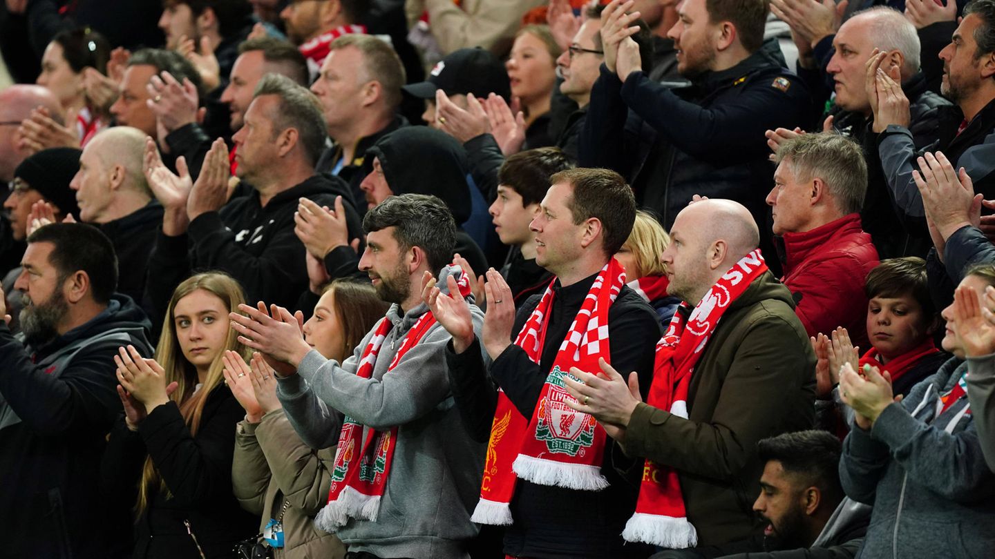 Tragisch war für Ronaldo und Georgina Rodriguez der Tod ihres Sohnes kurz nach der komplizierten Geburt im Jahr 2022. Seine Zwillingsschwester überlebte. Im darauffolgenden Spiel beim FC Liverpool gedachten die Zuschauer im Stadion dem verstorbenen Kind in der 7. Spielminute mit Beifall und dem Lied "You’ll Never Walk Alone"