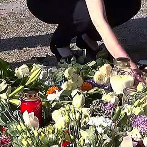 Menschen trauern nach dem tödlichen Angriff in Bad Oeynhausen