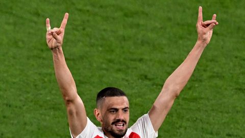 Merih Demiral bejubelt sein Tor gegen Österreich mit dem Wolfsgruß