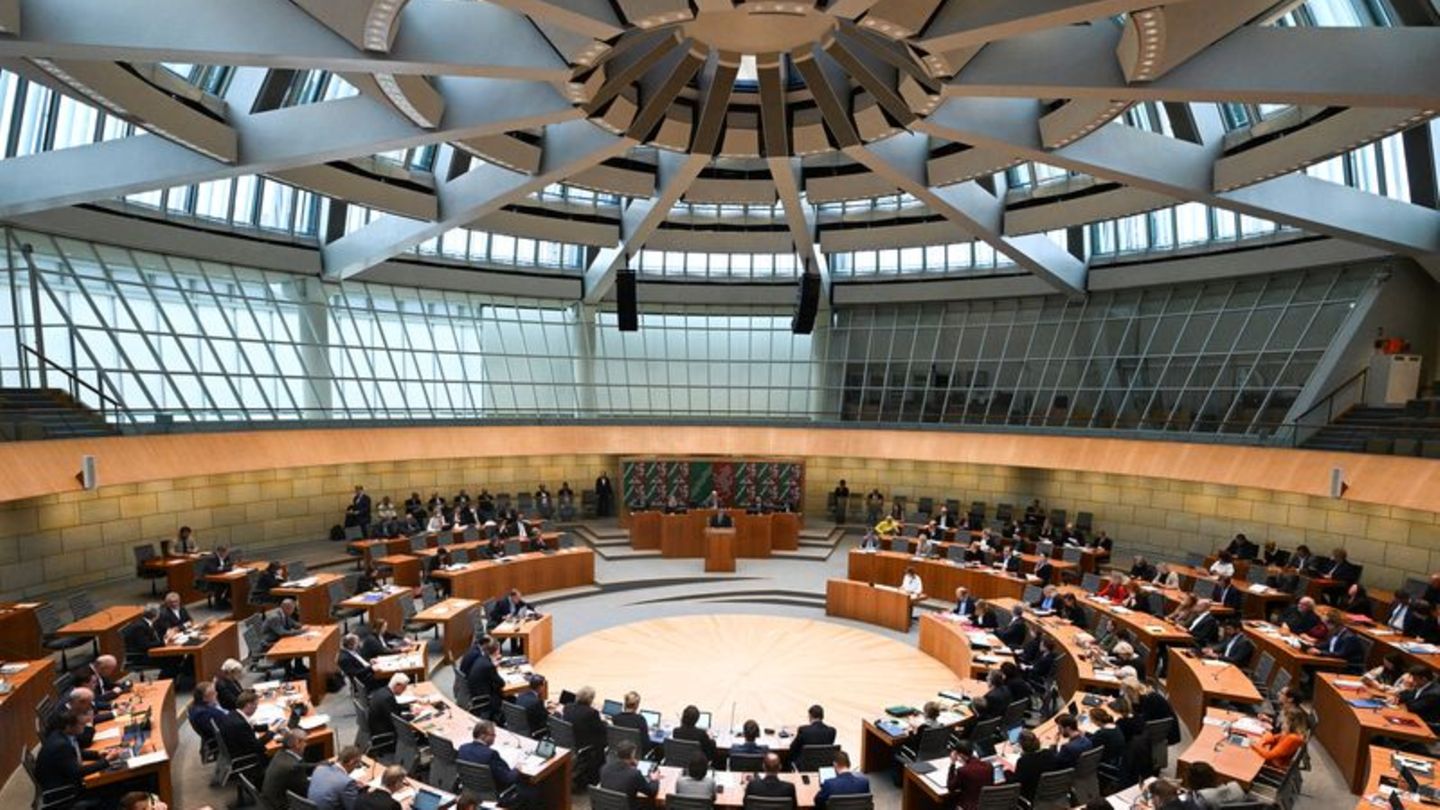 Parlament macht Sommerpause: Lautsprecher, Aufzüge, Brandschutz: Landtag wird Baustelle