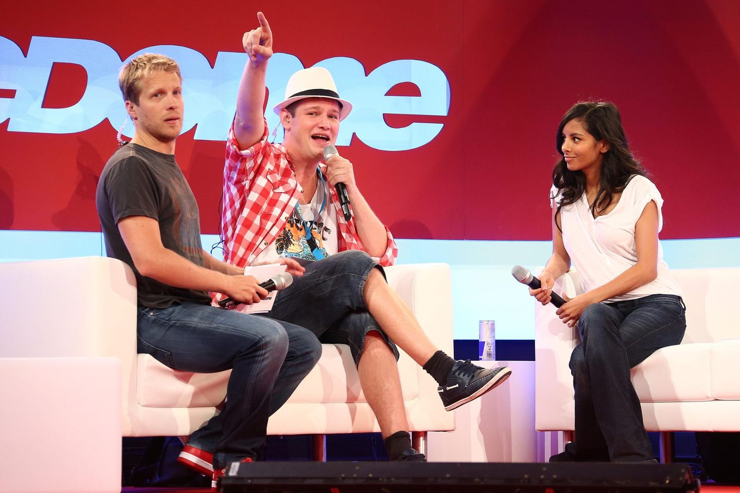 Tod mit 39 Jahren: ... stand Falko Ochsenknecht häufig am Ballermann auf Mallorca auf der Bühne. Oder auch bei TV-Events, wie hier 2012 mit Oliver Pocher und Collien Fernandes bei "The Dome". 2021 war er außerdem Teil der Datingshow "Adam sucht Eva - Gestrandet im Paradies". ... stand Falko Ochsenknecht häufig am Ballermann auf Mallorca auf der Bühne. Oder auch bei TV-Events, wie hier 2012 mit Oliver Pocher und Collien Fernandes bei "The Dome". 2021 war er außerdem Teil der Datingshow "Adam sucht Eva - Gestrandet im Paradies".