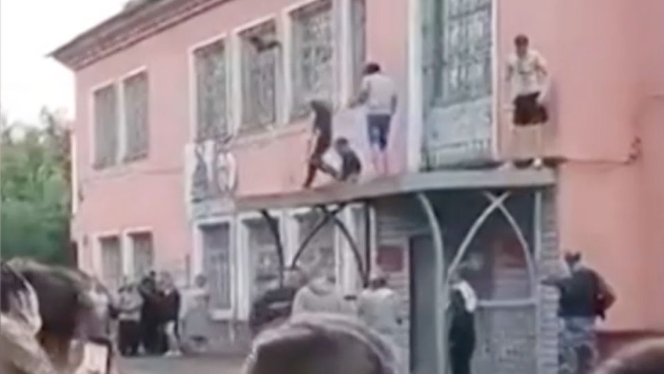Russland: Nationalgardisten schießen auf Wehrpflichtige