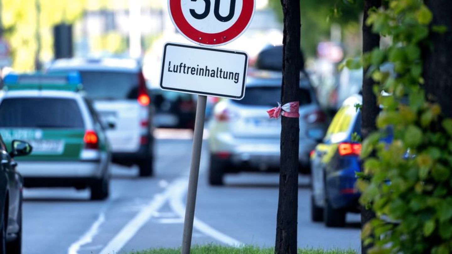 Luftverschmutzung: Straßenblockade für bessere Luft in Dresden