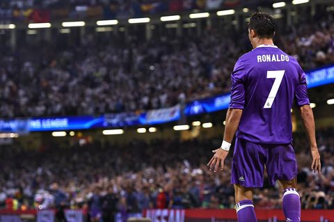 Der Körper angespannt, die Arme steif nach unten gerichtet – die typische Jubelgeste des Ausnahme-Fußballers Cristiano Ronaldo