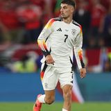 Kai Havertz ist ein herausragender offensiver Alleskönner und sicherer Elfmeterschütze. Was er mit seinem Pendant Alvaro Morata gemeinsam hat, ist die mangelnde Konstanz, allerdings ist er technisch besser einzuschätzen, und schneller ist er auch. Morata spielt hauptsächlich einen klassischen Neuner, während Havertz eher ein spielender Mittelstürmer ist, der sich im gesamten vorderen Drittel herumtreibt.   Fazit: leichter Vorteil für Deutschland