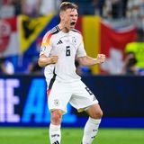 Joshua Kimmich spielt eine gute Europameisterschaft, ist verlässlich, schaltet sich in die Offensive ein und gehört zu den Anführern des Teams. Daniel Carvajal von Real Madrid ist drei Jahre älter, seit Jahren Stammkraft im Klub und der Nationalmannschaft. Wie Kimmich verkörpert er als rechter Außenverteidiger allerhöchstes Niveau und bringt eine gewaltige Erfahrung mit.  Fazit: ausgeglichen