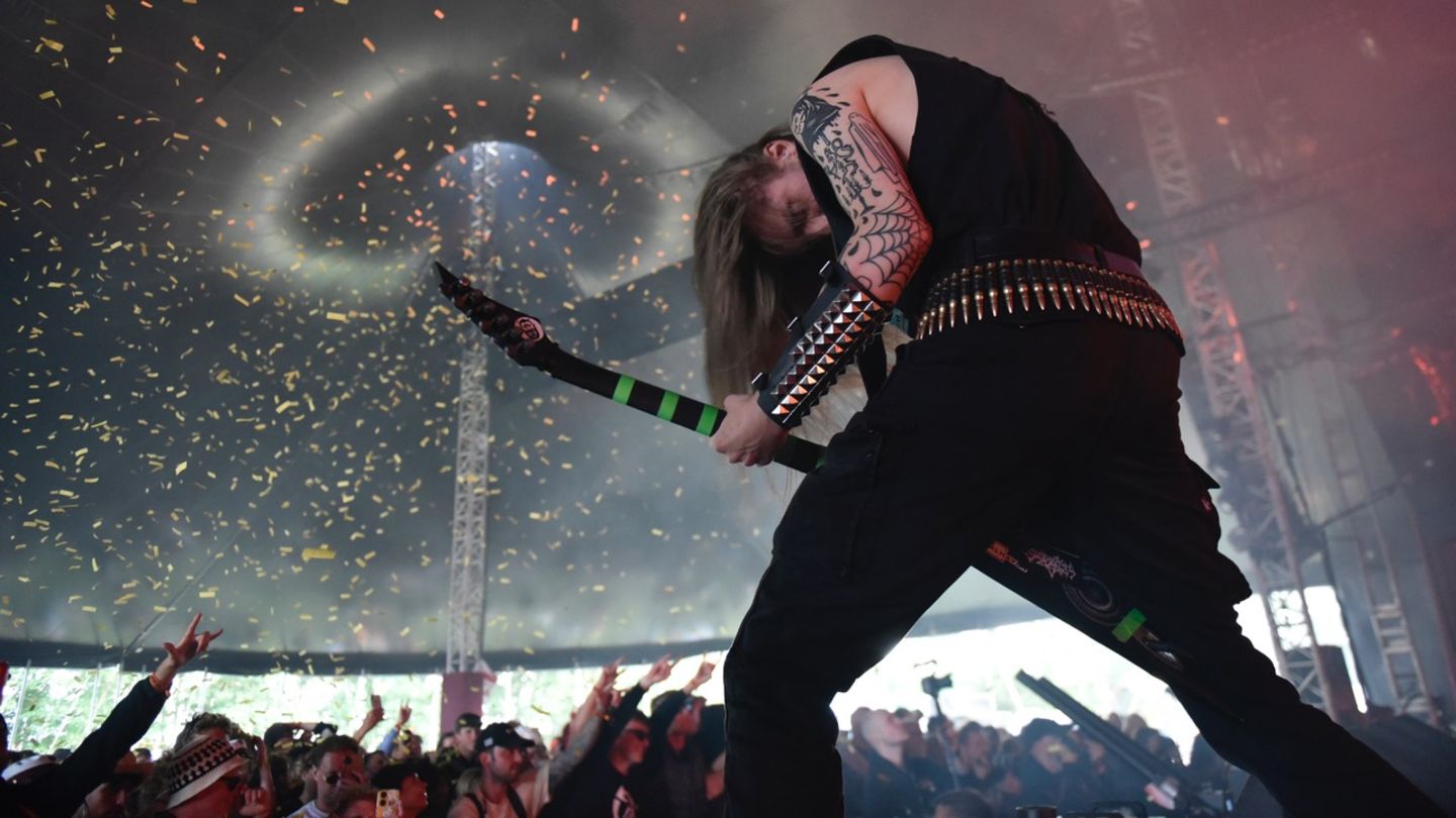 Keine Atempause: Beim Trio 802 trifft Heavy-Metal-Ästhetik auf Synthiepop