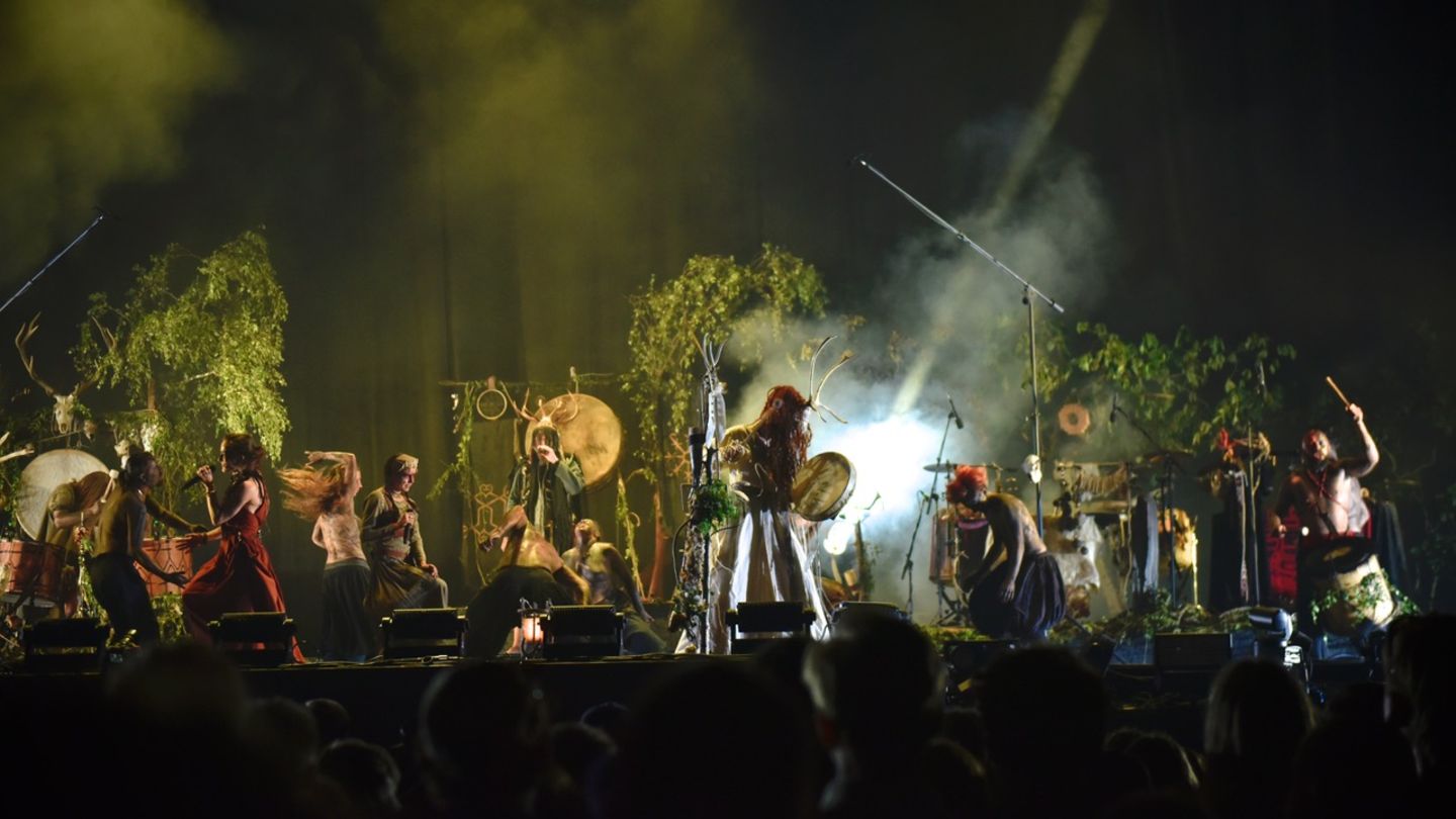 Lassen Sie mich durch, ich bin Arzt – naja, fast: Die Nordic-Ritual-Folk-Band Heilung mit Mitgliedern aus Dänemark, Deutschland und Norwegen