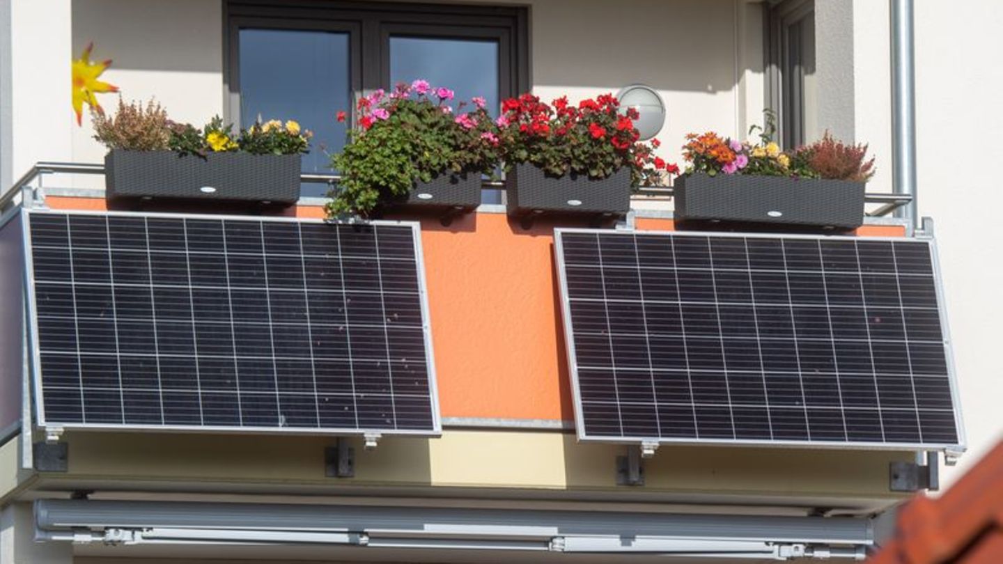 Solaranlagen: Rekord bei Balkonkraftwerken - Erleichterungen für Mieter